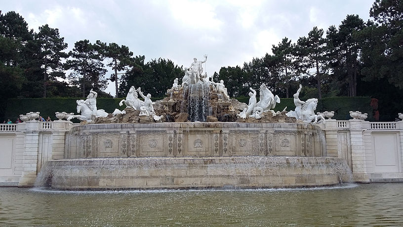 Schloss Schönbrunn Neptunbrunnen