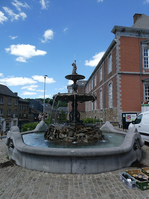 Fontaine de la Basilique, Place de l'Abbaye
