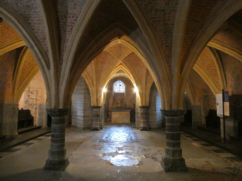 Saints-Pierre-et-Paul-et-Saint-Hubert, Crypt