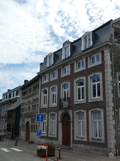 Maison Lezaak, Maison Delleheid & Maison de Limbourg, Rue de la Chaussée