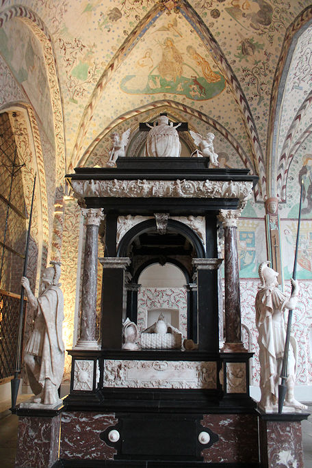 Domkirke, Christian III tomb in the Helligtrekongers kapel