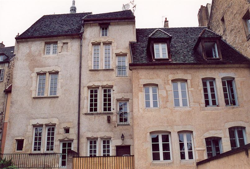 On Rue Pasteur
