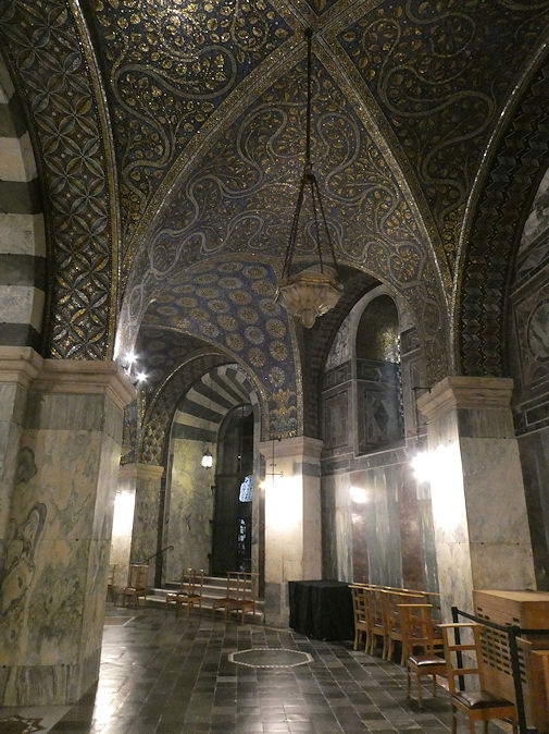 Dom, Sechzehneck with its mosaics