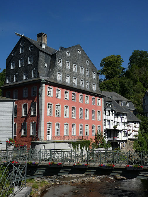 Rotes Haus along the river Rur
