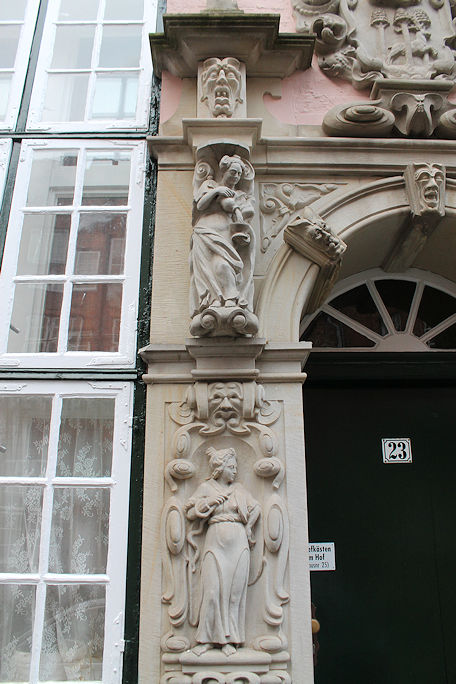 Füchtingshofs portal