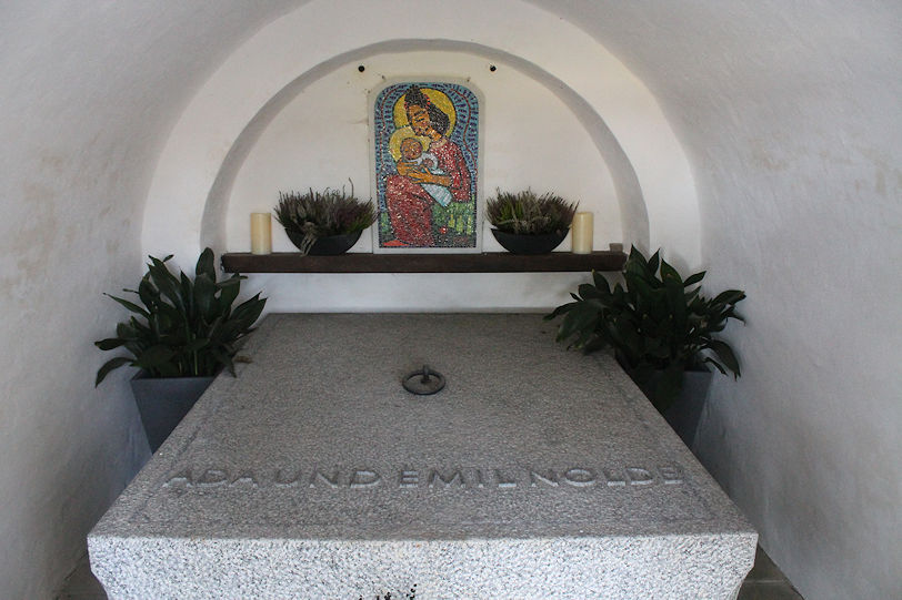 Emil Nolde's grave in the Nolde Stiftung Seebüll