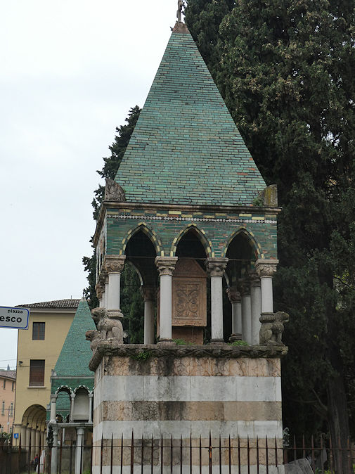 Glossatori tombs by Basilica di San Francesco