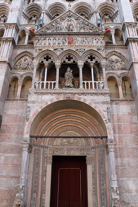 Cattedrale di San Giorgio portal