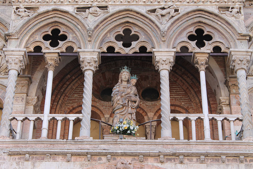 Cattedrale di San Giorgio portal
