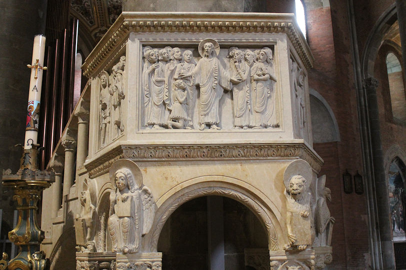 Duomo (Santa Maria Assunta e Santa Giustina Cathedral), pulpit