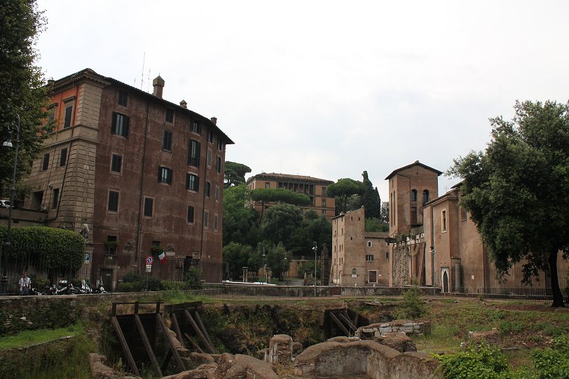 Palazzo dei Savelli, Tempio di Giano (Foro Olitorio), Casina dei Pierleoni & Basilica di San Nicola in Carcere
