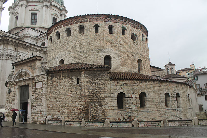 Duomo vecchio (AKA Rotonda), Piazza Paolo VI