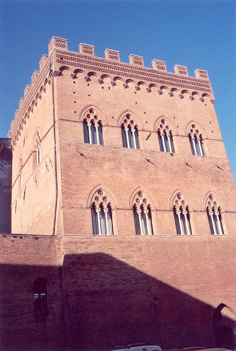 Palazzo Salimbeni on Piazza dell'Abbadia