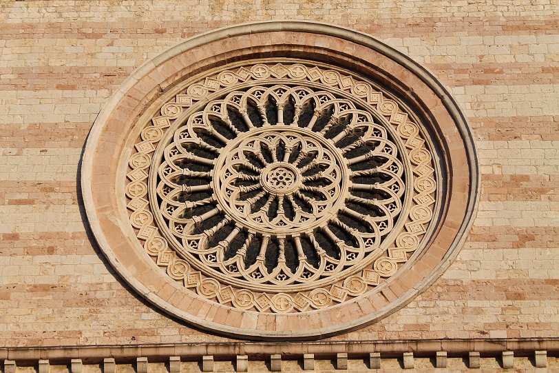 Basilica di Santa Chiara rose window