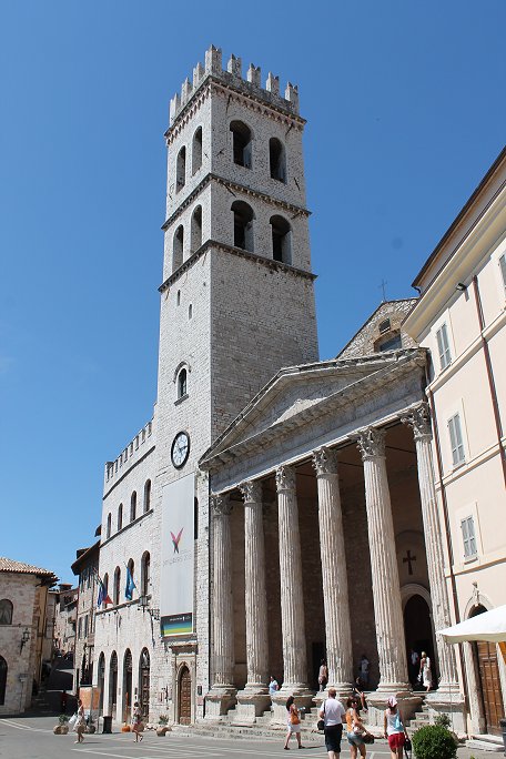 Piazza del Comune Torre del Popolo & Chiesa di Santa Maria sopra Minerva