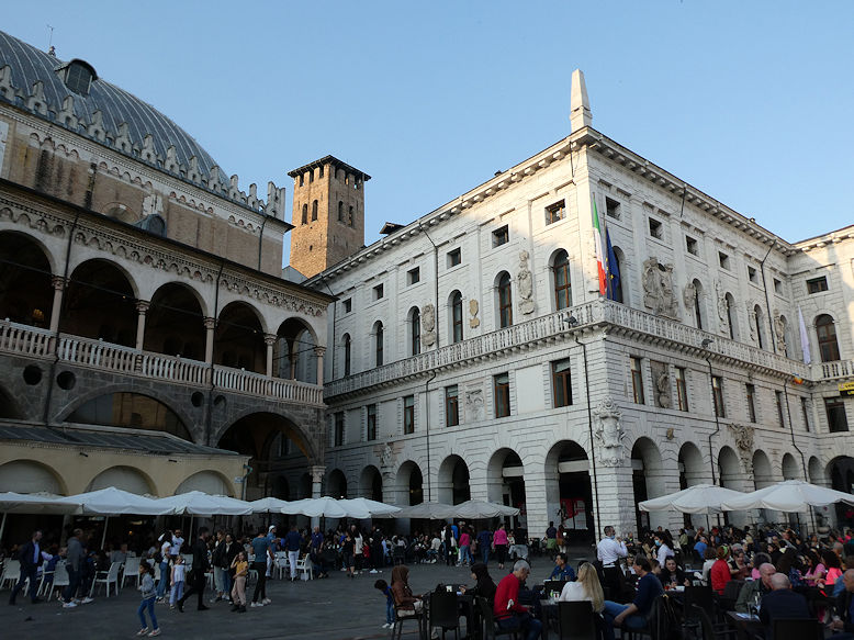 Palazzo della Ragione & Piazza delle Erbe