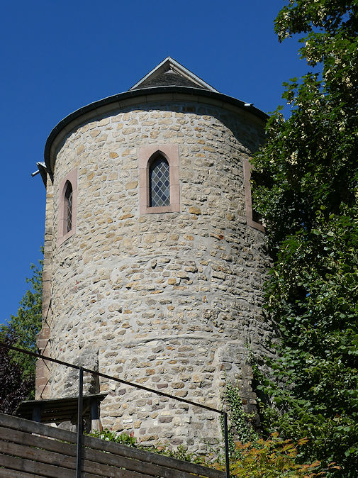 Chapel by Saints-Pierre-et-Paul Church