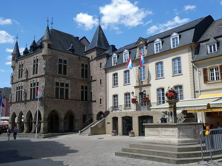 Dënzelt & Town Hall