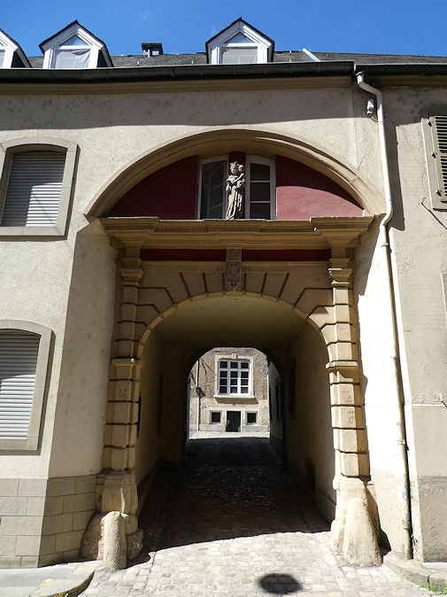 Portal of the former Clarisses Monastery, Rue de la Montagne