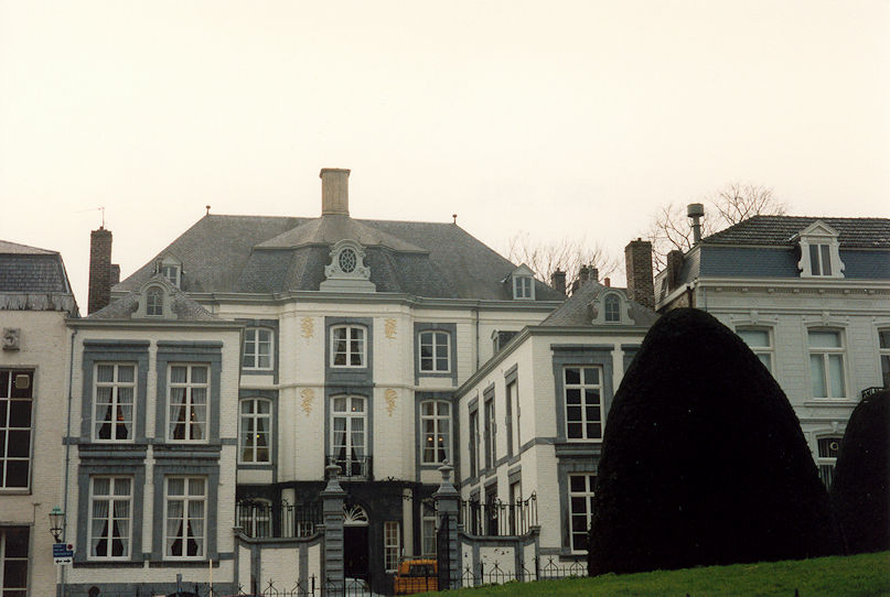 On Henric van Veldekeplein