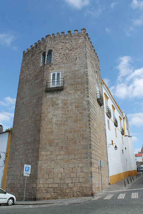 Torre das Cinco Quinas & Palácio dos Duques de Cadaval
