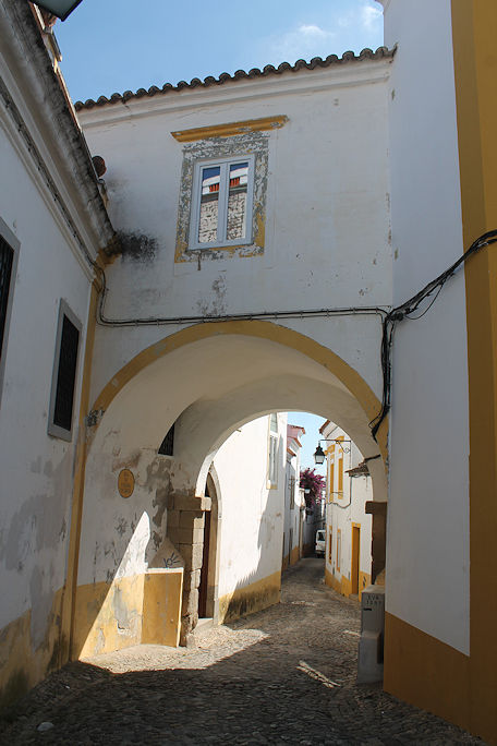 Largo de São Miguel & Rua da Freiria de Baixo