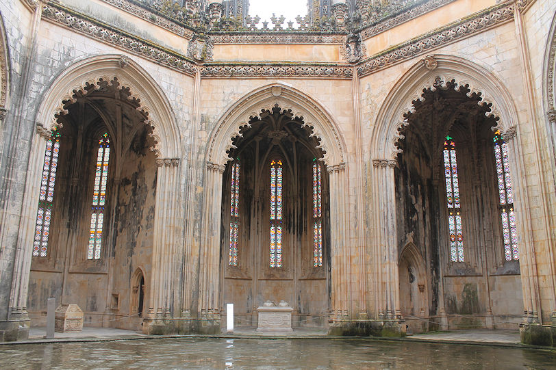 Santa Maria da Vitória Monastery Capelas imperfeitas
