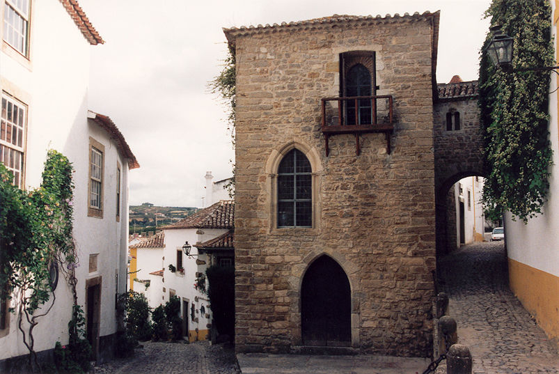Rua Padre António d'Almeida & Calçada da Misericórdia