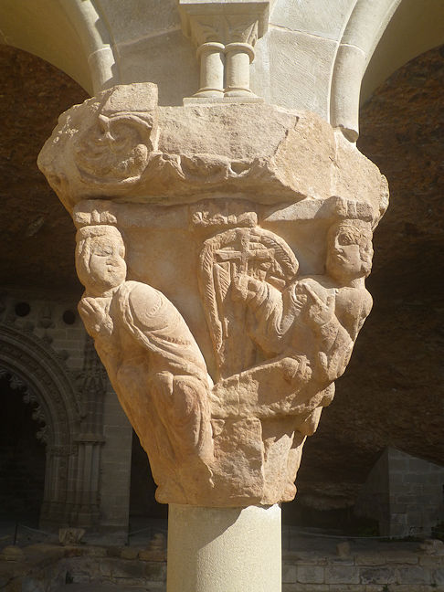Monasterio Claustro capitel