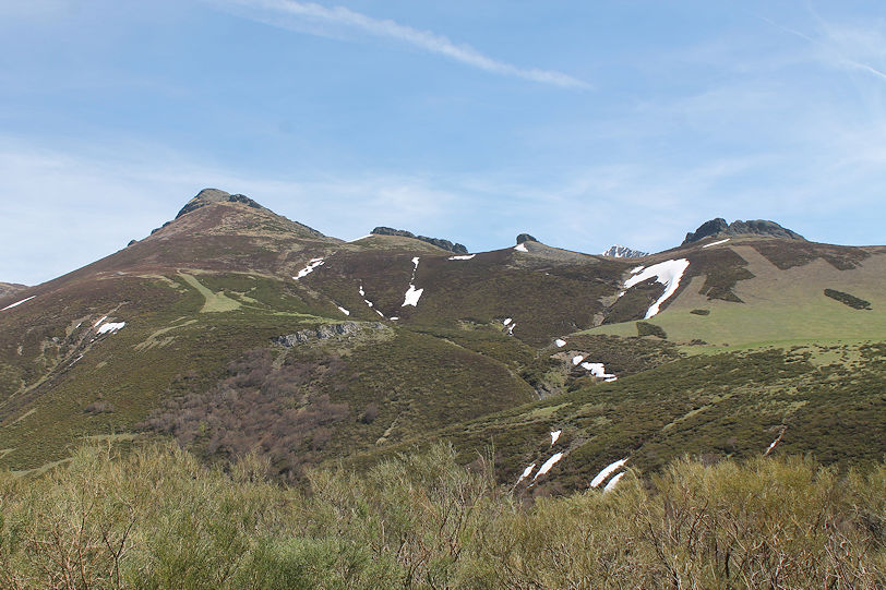 On road from Llánaves de la Reina to Potes