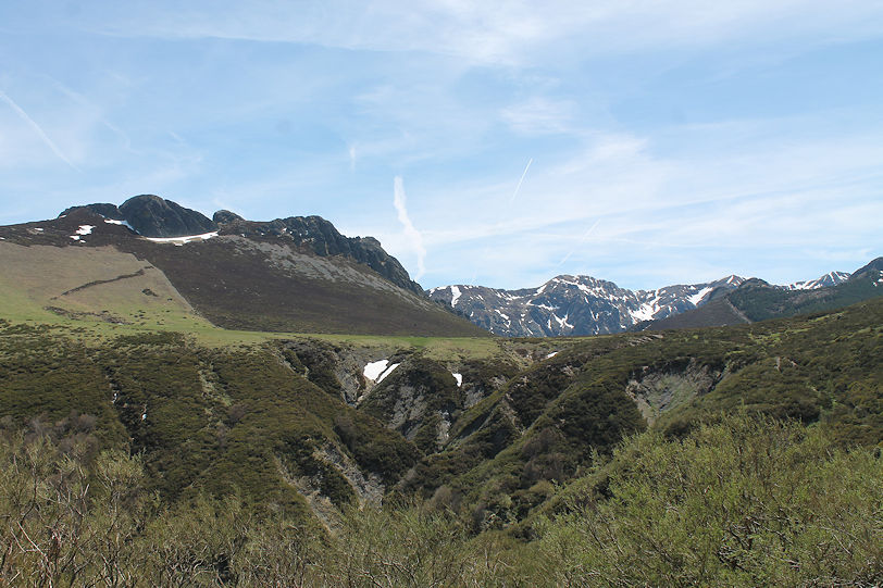 On road from Llánaves de la Reina to Potes
