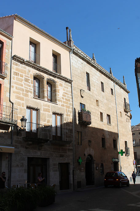 Calle Julián Sánchez with Casa de los Cueto