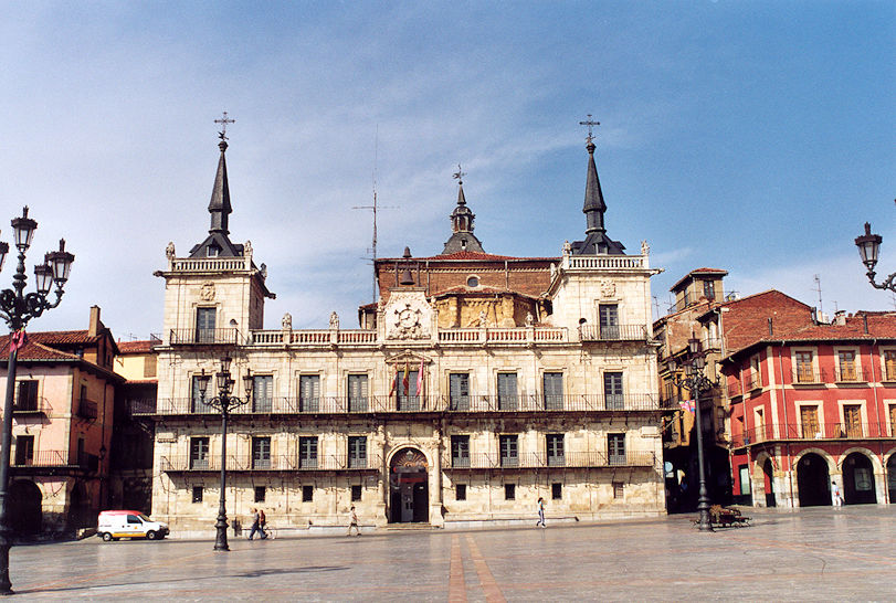 Plaza Mayor & Consistorio Antiguo