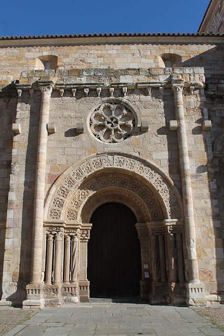 Iglesia de San Juan Bautista portal & rose window