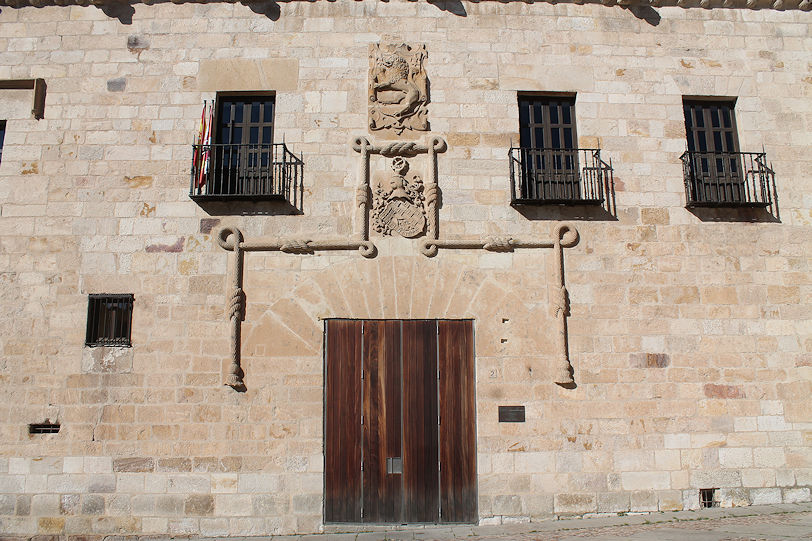 Palacio del Cordón portal