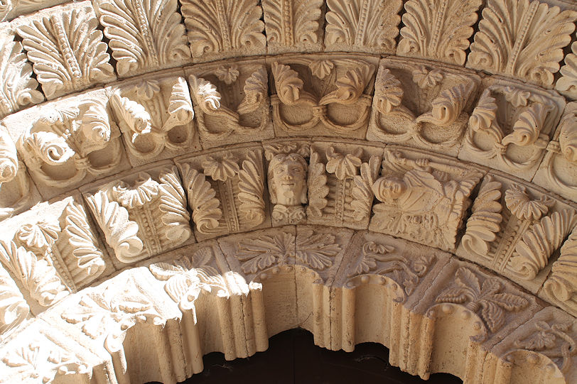 Iglesia de Santa María Magdalena portal