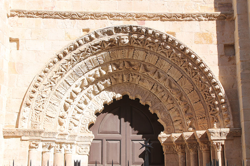 Iglesia de Santa María Magdalena portal