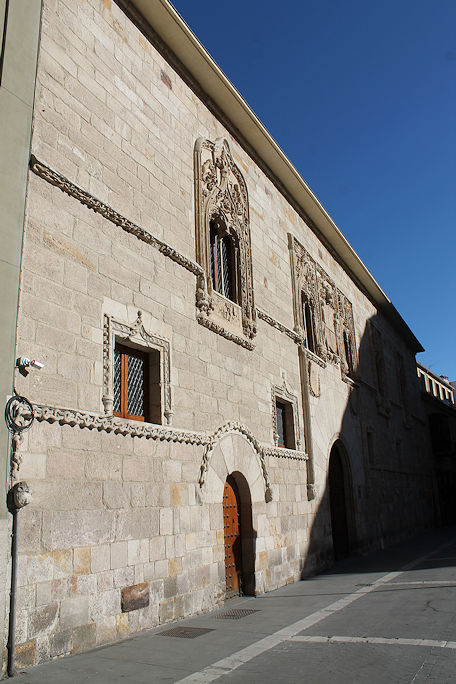 Palacio de los Momos