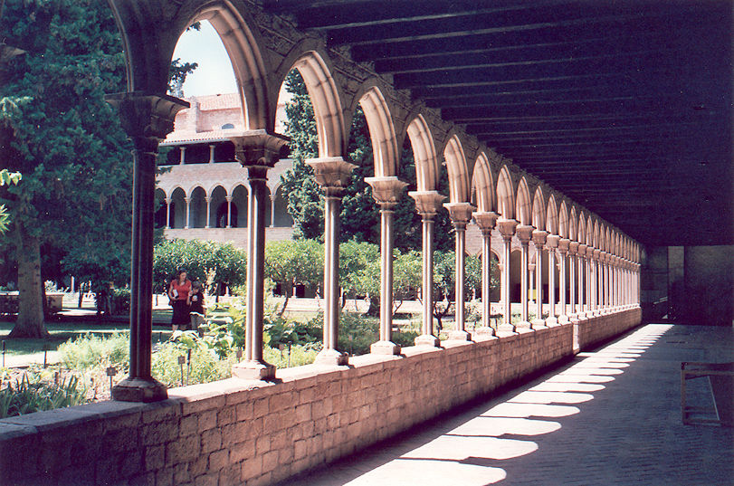 Monasterio de Santa María de Pedralbes cloister