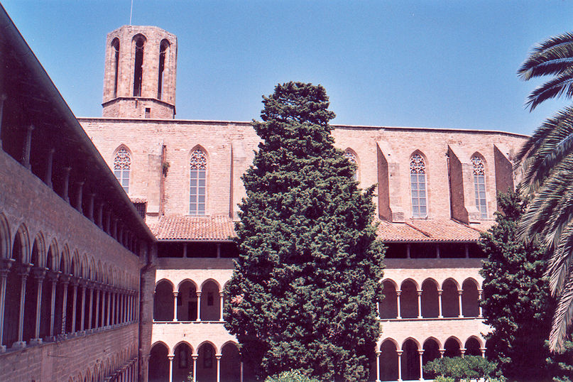 Monasterio de Santa María de Pedralbes cloister