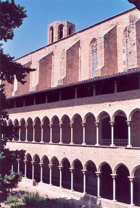 Monasterio de Santa María de Pedralbes cloister