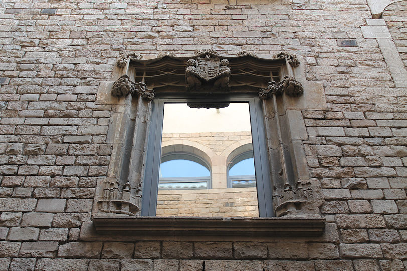 Palau del Baró de Castellet (Picasso Museum) window