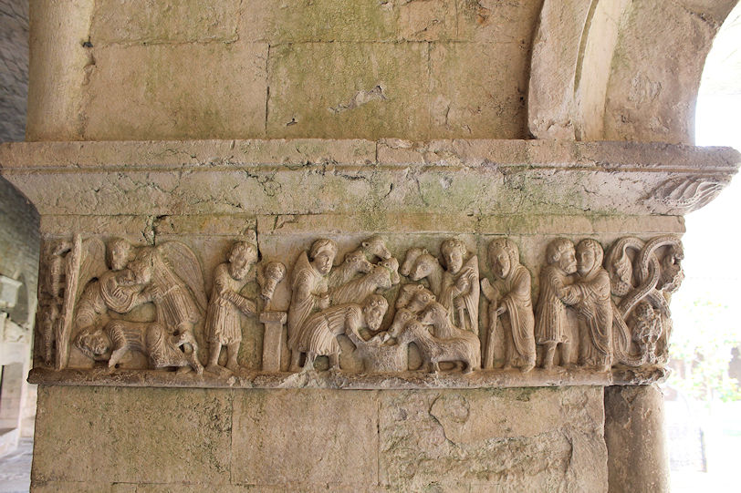 Catedral de Santa Maria cloister frieze