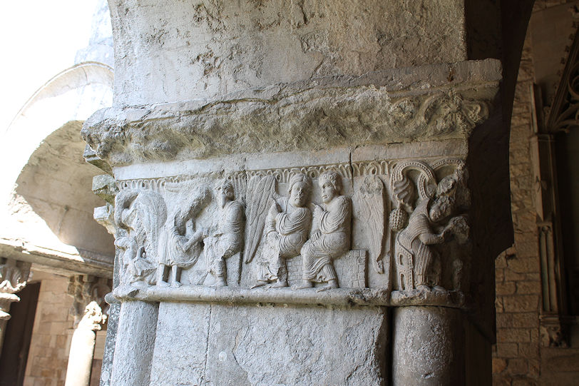 Catedral de Santa Maria cloister frieze