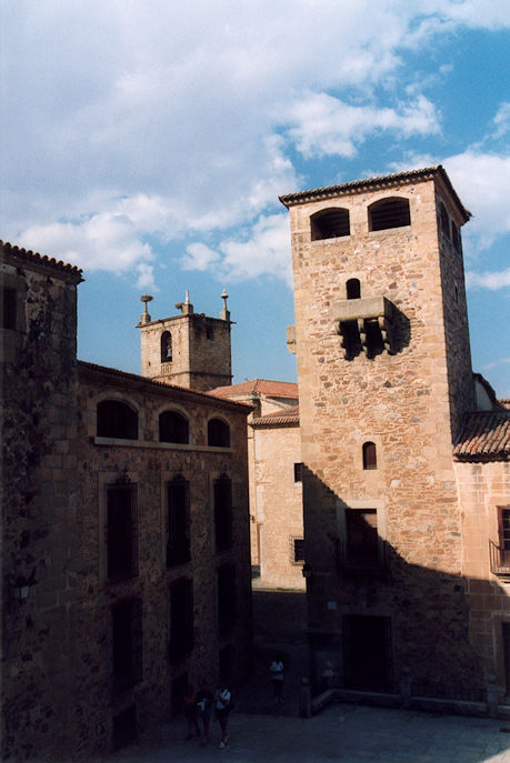 Palacio de los Golfines de Abajo & Santa María