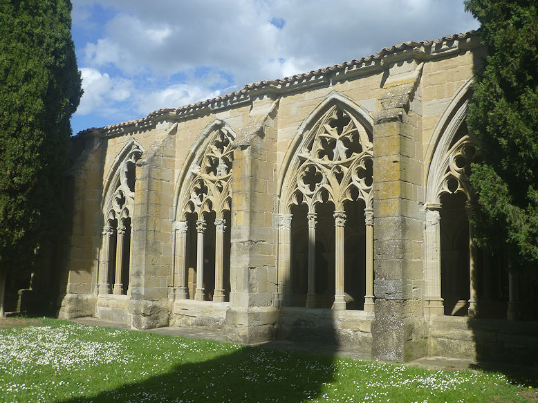 Monasterio de Santa María la Real de la Oliva cloister