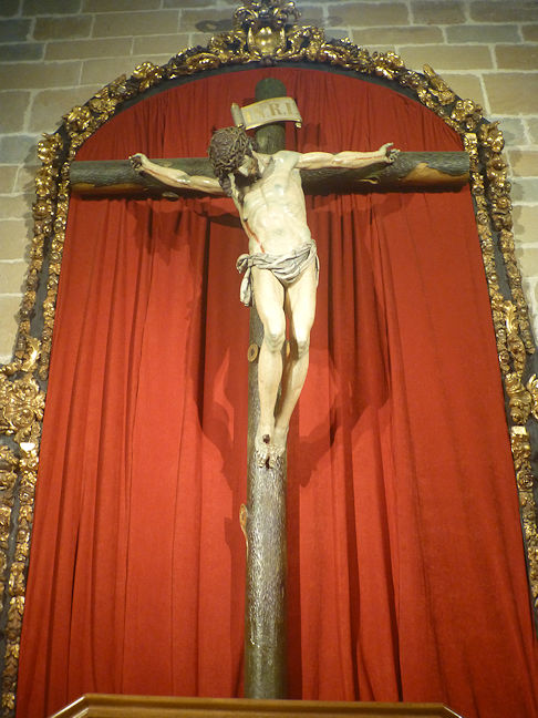 Catedral de Santa María la Real Christ statue
