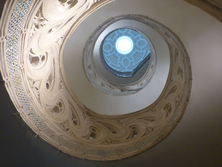 Catedral de Santa María la Real cloister staircase