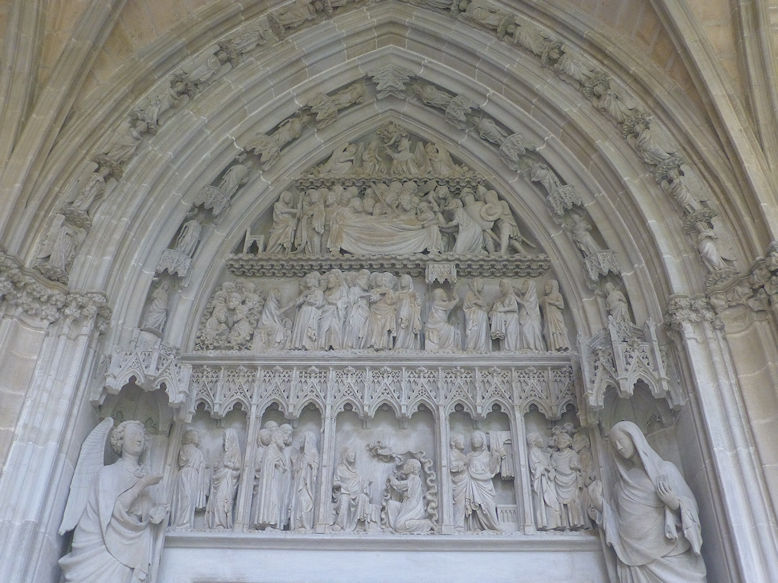 Catedral de Santa María la Real cloister Puerta Preciosa