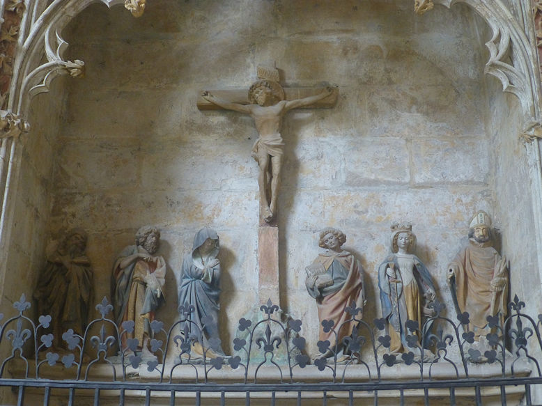 Catedral de Santa María la Real cloister tomb